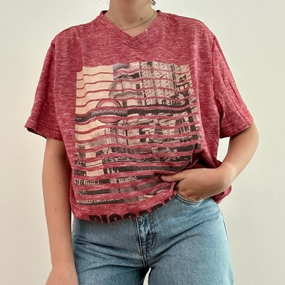 POINT ZERO RED V NECK LONDON PRINT TEE - L - Picture 2 of 12
